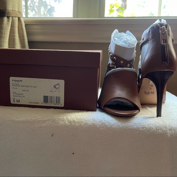 COACH heels NEW!! Tan leather with gold hardware - Picture 5 of 5
